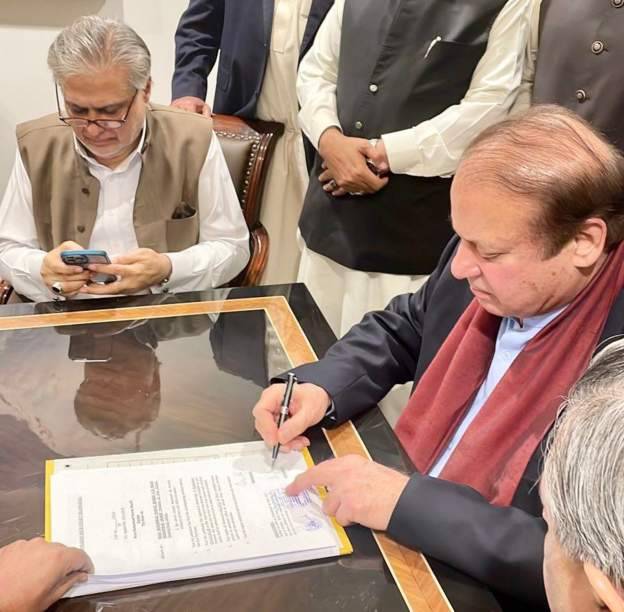 نواز شریف نے سزا کیخلاف اپیلوں پر دستخط کردیے، اسلام آباد سے لاہور کے لیے روانہ