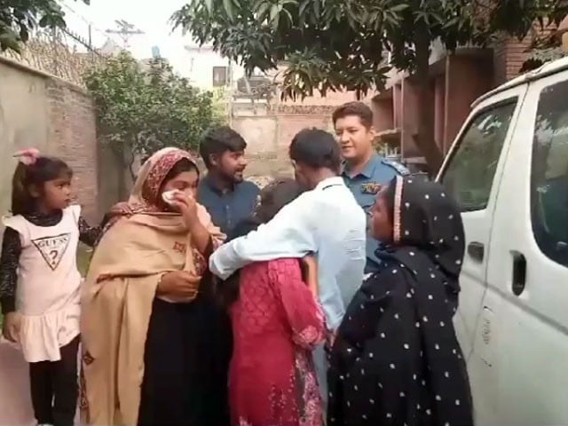 لاہور میں 9 سال قبل بچھڑنے والی بچی کے اہل خانہ مل گئے