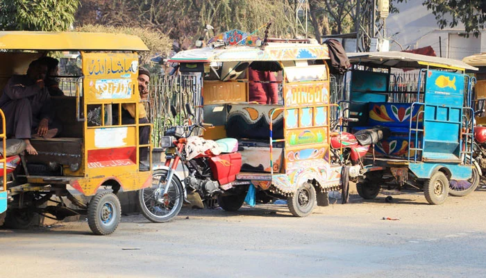 پنجاب حکومت کا چنگ چی رکشہ بند کرانے کا اصولی فیصلہ