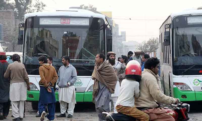 پٹرولیم مصنوعات سستی ہونے کے بعد ٹرانسپورٹ کرایوں میں کمی کر دی گئی